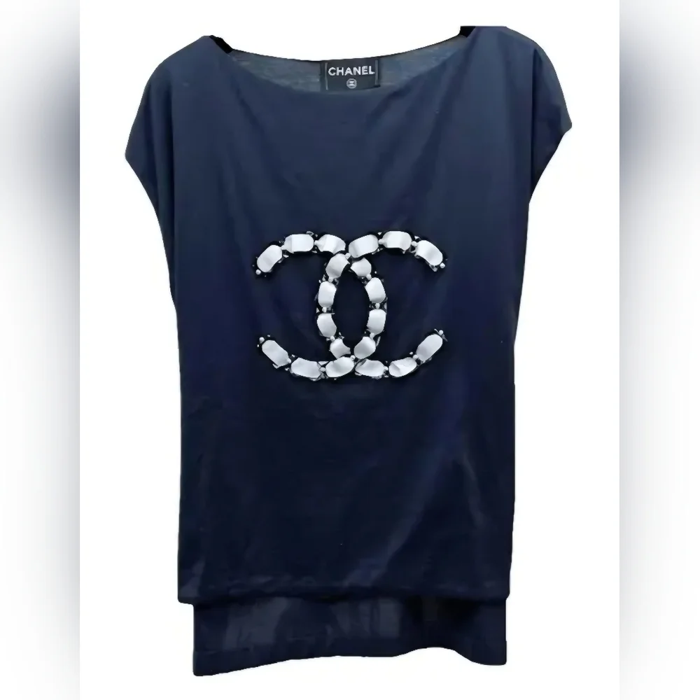 CHANEL stylish muscle